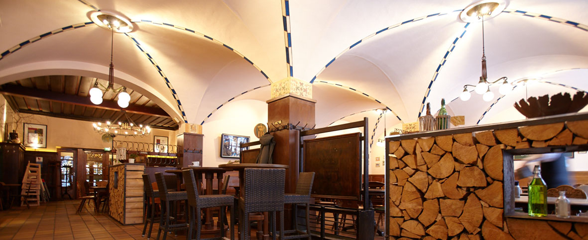 hofbraeukeller-wiener-platz-bierstube-essen-bayrisch-kartenspieln