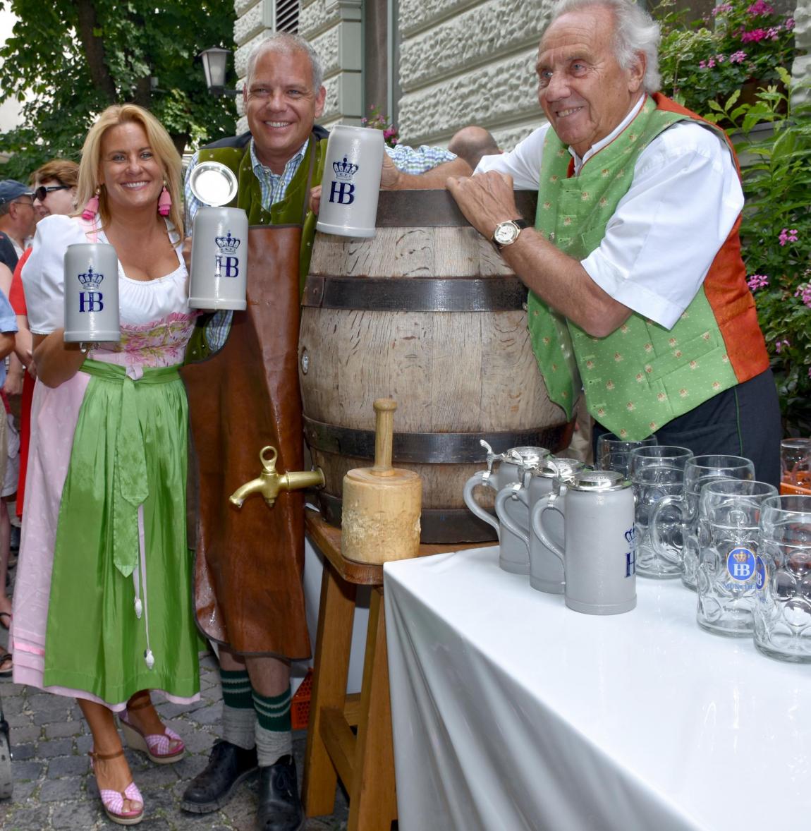 hofbraeukeller-sommerfest-bier-party-biergarten