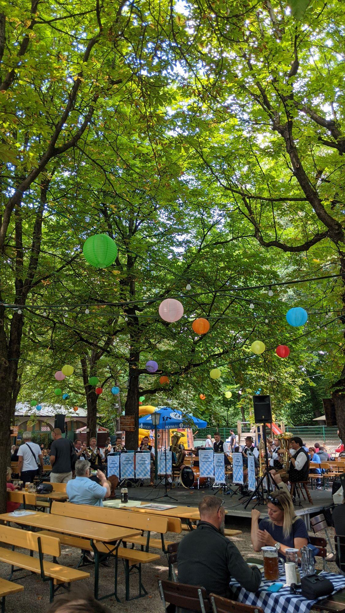 hofbraeukeller-wiener-platz-sommerfest-familie-steinberg-party-feiern-sommer-sonne-bier-biergarten