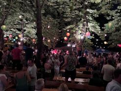 hofbraeukeller-wiener-platz-sommerfest-familie-steinberg-party-feiern-sommer-sonne-bier-biergarten